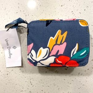 Vera Bradley Travel Pill Case in Coastal Paradise print. NWT